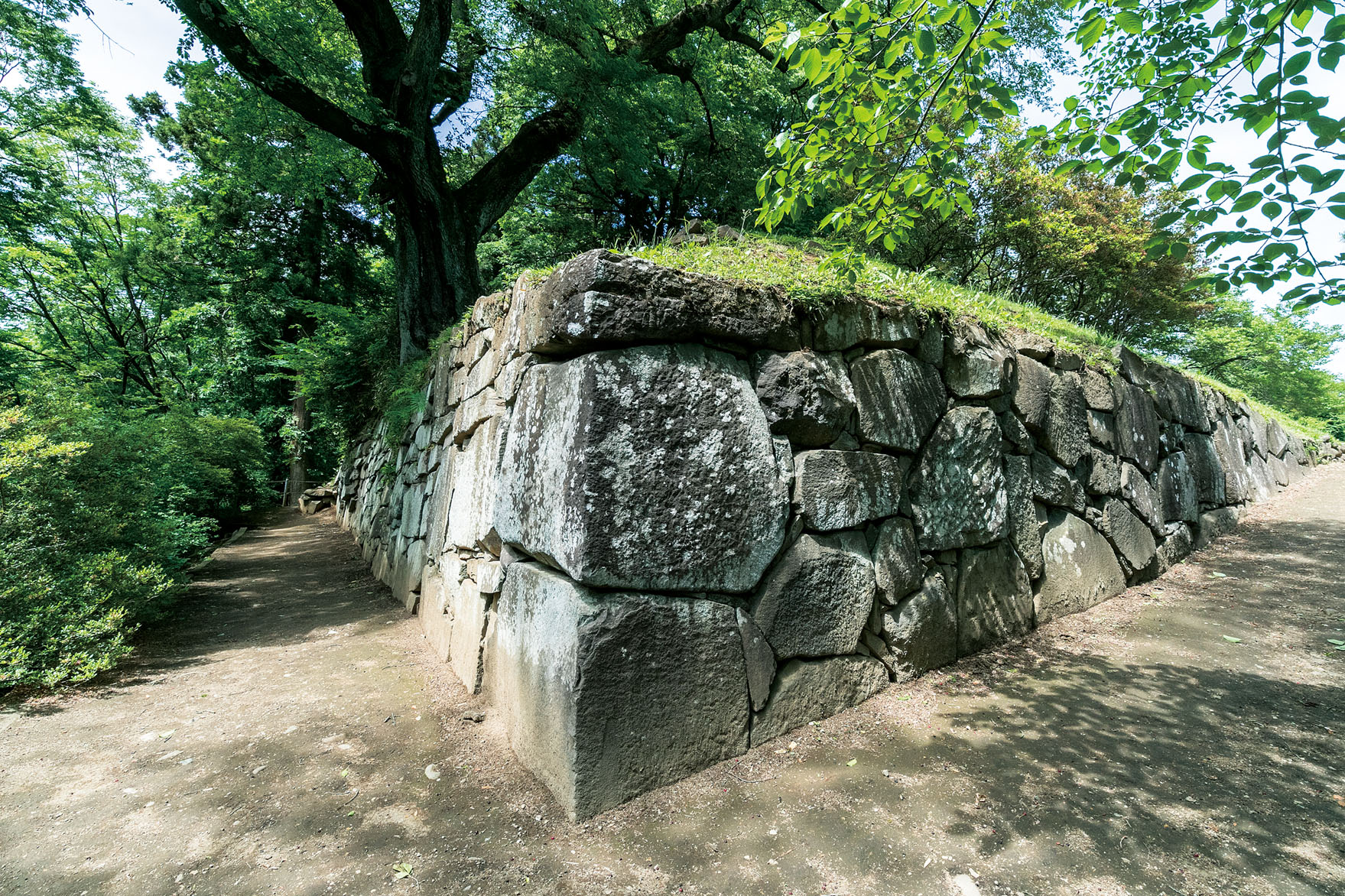 The stone wall of Nishiyaguradai (West Tower)
