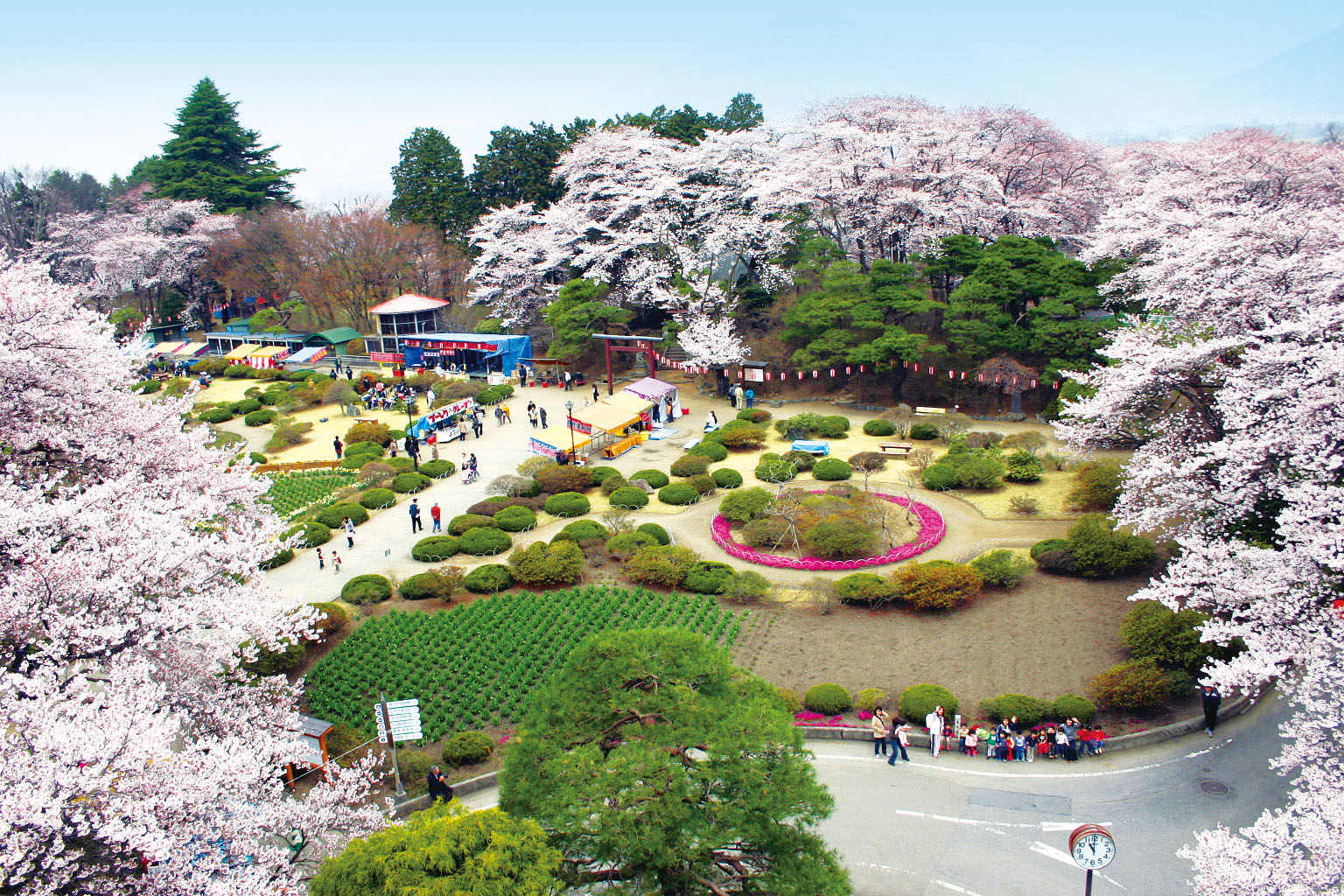Numata Park are still loved by the beauty of the seasons such as the cherry blossoms in spring.